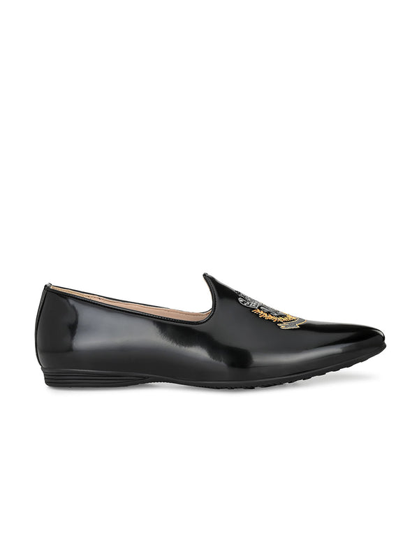 Genial Black Slip-Ons